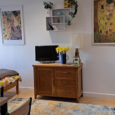 Modern Studio Apartment With Outstanding Views, Sleeps 2 Newlyn Buitenkant foto