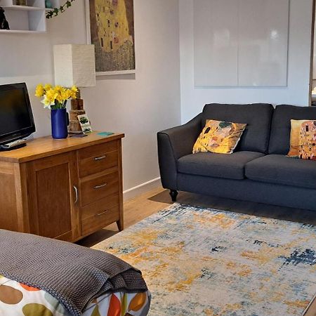 Modern Studio Apartment With Outstanding Views, Sleeps 2 Newlyn Buitenkant foto