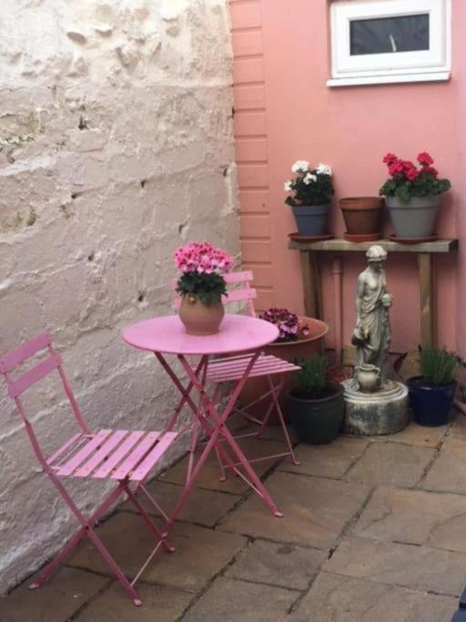 Modern Studio Apartment With Outstanding Views, Sleeps 2 Newlyn Buitenkant foto